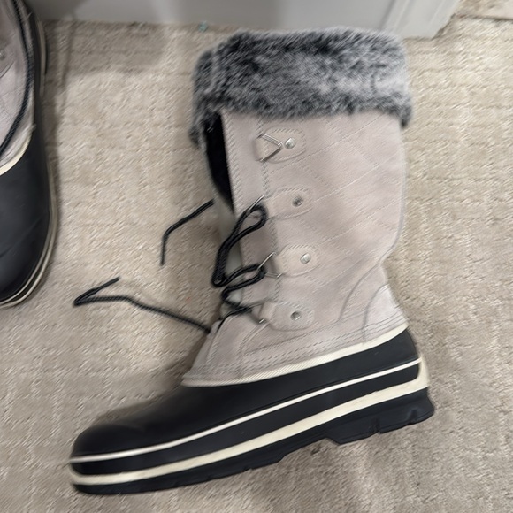 Women's Fur-Lined Winter Boots - Black and Grey - Picture 4 of 4